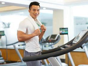 欧美健身视频游泳,欧美健身达人教你高效游泳塑形技巧