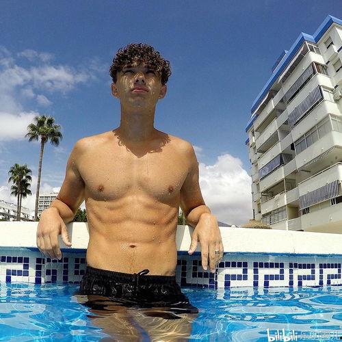 欧美师哥露腹肌视频