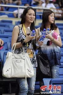 结婚新娘吃瓜视频播放,吃瓜群众纷纷围观