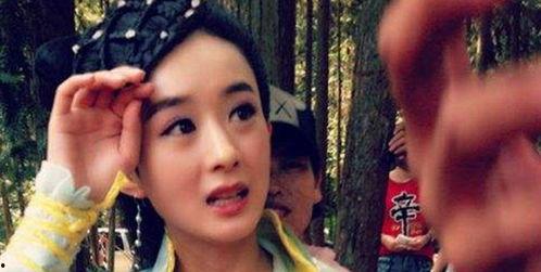 女生表演吃瓜视频,她用独特方式演绎吃瓜艺术