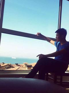 奥运会摄影师吃瓜视频,捕捉赛场外趣味瞬间