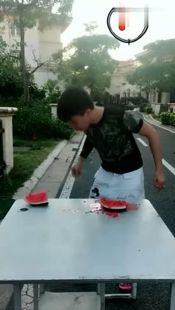 吃瓜比赛段子搞笑版视频,笑料横生的吃瓜比赛大揭秘！