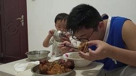 父子路边吃瓜视频下载,温馨瞬间引网友热议