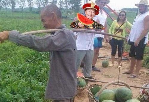 父子路边吃瓜视频下载,温馨瞬间引网友热议