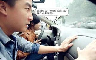 科目三吃瓜的视频,吃瓜群众围观惊险一幕