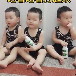 小孩吃瓜拍视频