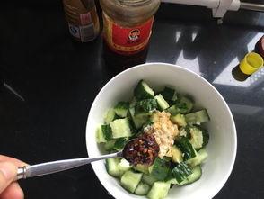吃瓜厨房拌黄瓜的视频,跟着吃瓜厨房学拌黄瓜，简单美味一步到位